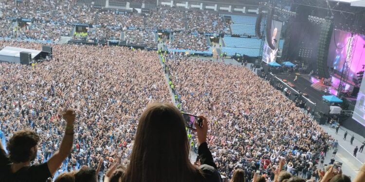 El gobierno de Vigo sobre el pleno por el patrocinio de Guns N’ Roses: «Echábamos de menos la petición»