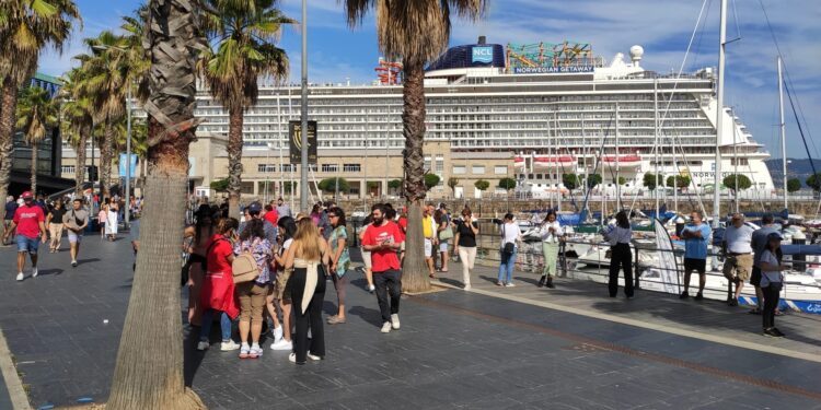 El puerto de Vigo ultima los preparativos para la primera escala quíntuple de su historia