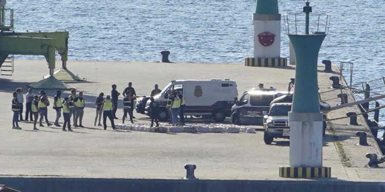 Los tripulantes del pesquero con 2 toneladas de cocaína comparecerán este jueves ante la Audiencia Nacional