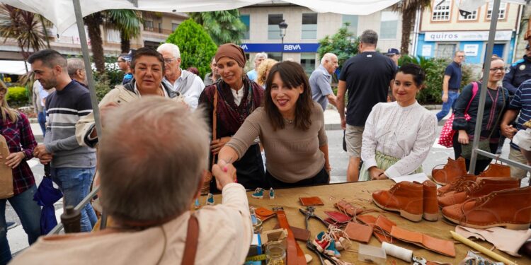 Ponteareas celebra la Feira Tradicional dos Remedios con artesanía, alimentación y oficios tradicionales gallegos