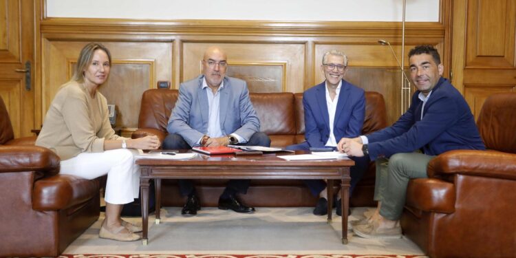 La Diputación de Pontevedra compromete su apoyo a la celebración del Vigo Seafest 2024