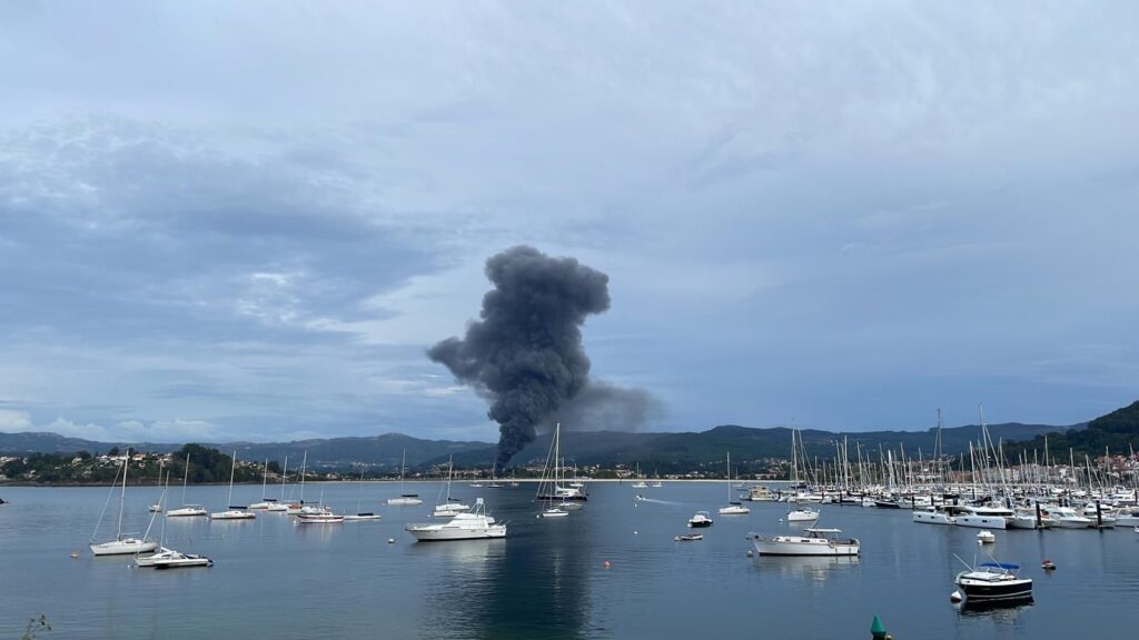 Declarado un virulento incendio en el vivero de Sabarís