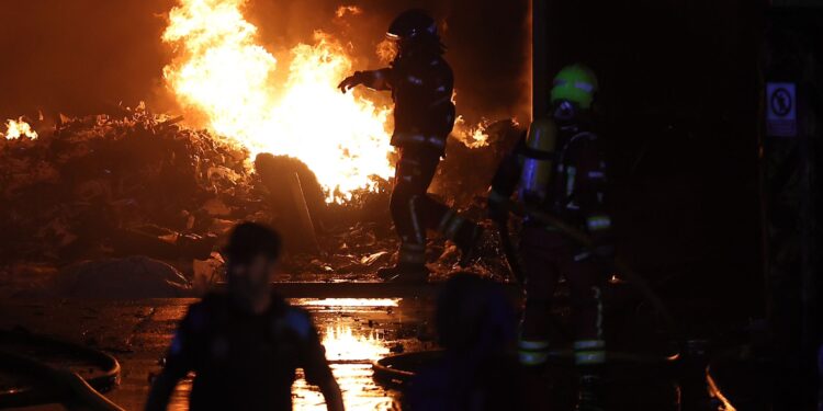 El BNG de Vigo denuncia que la falta de bomberos “comprometió” el operativo del punto limpio