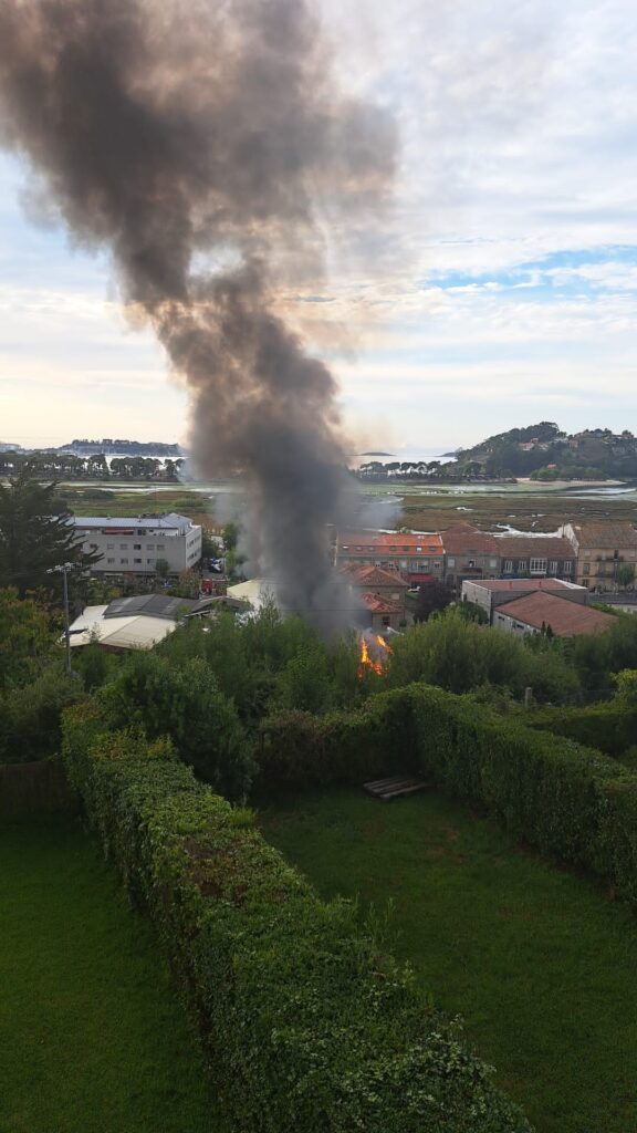 Declarado un virulento incendio en el vivero de Sabarís