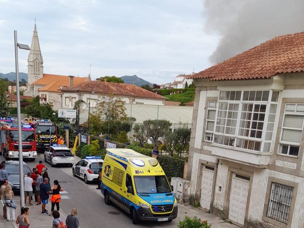 Declarado un virulento incendio en el vivero de Sabarís