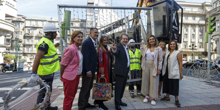 Vigo empieza a montar una Navidad con un árbol de 40,5 metros, nuevos adornos y “muchas sorpresas”