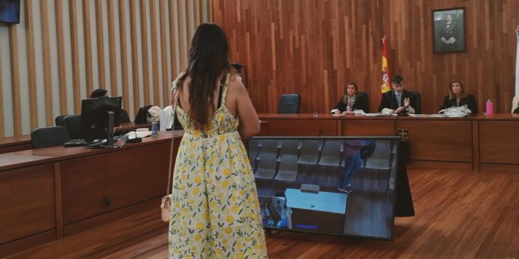 Tres años y diez meses de cárcel a una enfermera que drogó a su hija durante años para culpar al padre