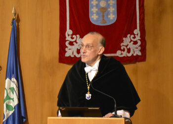 El rector de la UVigo sitúa la captación de alumnos y la financiación entre los retos de las universidades gallegas
