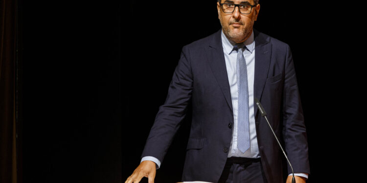 Miguel Martín presenta ‘Mururoa’ na libraría Librouro de Vigo