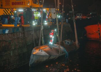 El Supremo condena con penas menores a dos acusados del ‘narcosubmarino’ de Cangas absueltos