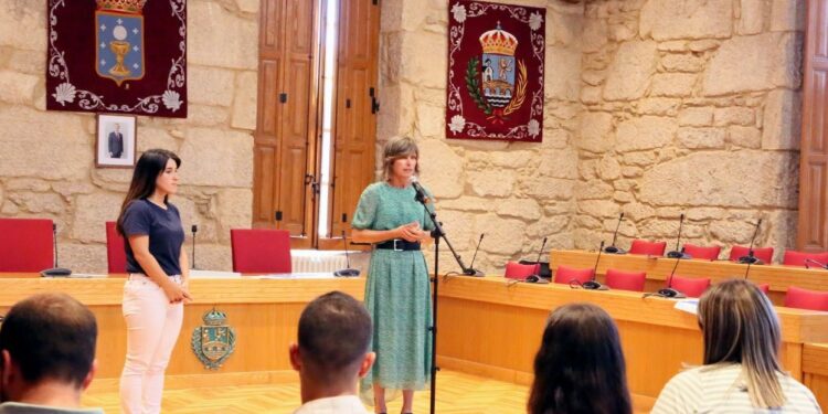 El gobierno de Ponteareas denuncia la «herencia» del bipartito: «Deuda de 9 millones y contratos vencidos»