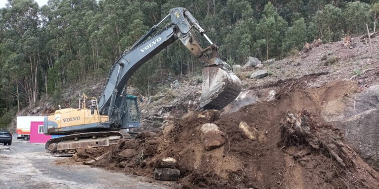 Las obras del aparcamiento disuasorio de Domaio inician los movimientos de tierras