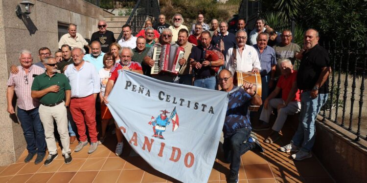Miembros de la peña celtista Canido celebran el martes de Liñares en Vigo con el tradicional cocido