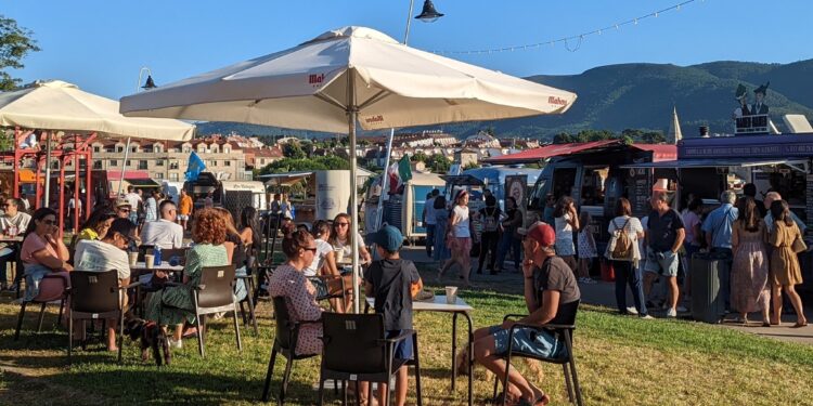 Rilla Na Rúa abre en Gondomar con siete ‘foodtrucks’, mercadillo, música y actividades infantiles