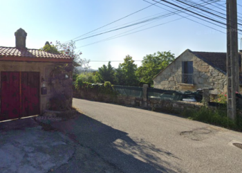 Un incendio posiblemente causado por un móvil calcina varias estancias de una vivienda en Nigrán