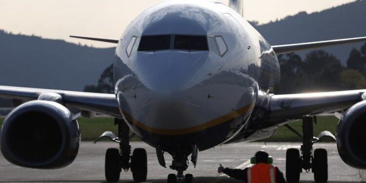 Ryanair no rebaja su apuesta por el vuelo Vigo-Londres: mantendrá en invierno la operativa de verano