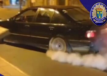 Quemando rueda en Redondela en estado ebrio y en un coche sin ITV