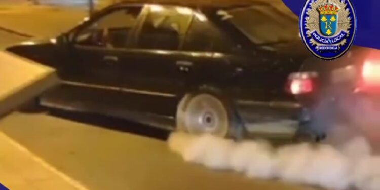 Quemando rueda en Redondela en estado ebrio y en un coche sin ITV