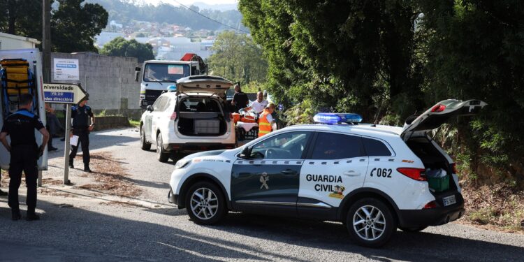 Cuatro heridos al empotrarse con un coche robado contra un camión en Vigo
