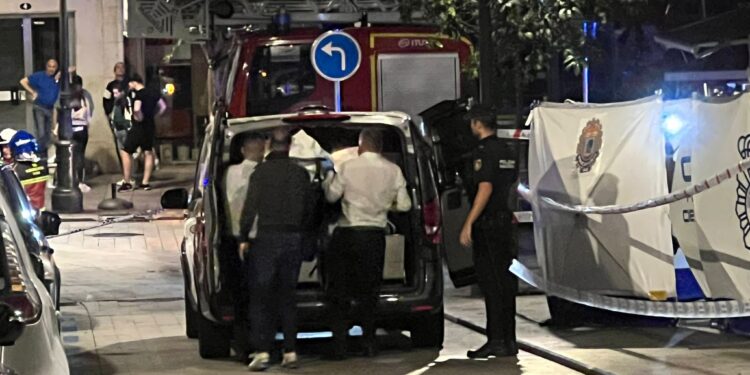 Cuatro muertos y al menos ocho personas heridas en un incendio en el barrio vigués de As Travesas