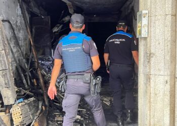 El Concello de Vigo niega haber desplazado a todos los bomberos al incendio y que los parques quedasen «desatendidos»