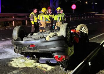 Una conductora en estado grave tras volcar su coche en O Porriño