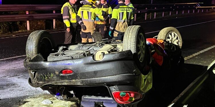 Una conductora en estado grave tras volcar su coche en O Porriño