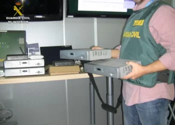 El caso de los decodificadores piratas, a juicio en Vigo: 23 años de prisión para siete acusados