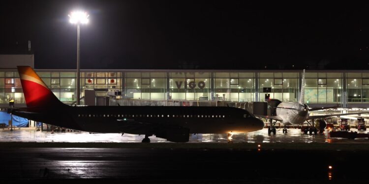 El aeropuerto de Vigo supera los 100.000 pasajeros por tercer mes consecutivo al crecer un 12% en septiembre