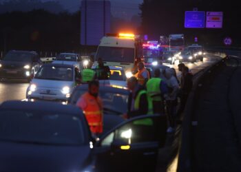 Un accidente múltiple entre cinco coches colapsa la AP- 9 a la altura del aeropuerto de Vigo