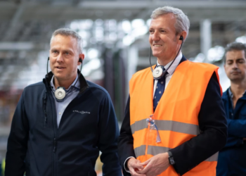 Caballero critica que Rueda «se entere ahora» de que Stellantis entrará en el Perte: «Miente continuamente»