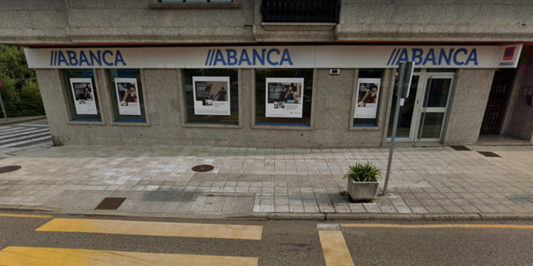 Dos hombres atracan una sucursal bancaria en O Porriño