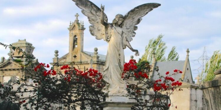 Vuelven las visitas teatralizadas al cementerio de Pereiró: 21 días conociendo la historia de Vigo