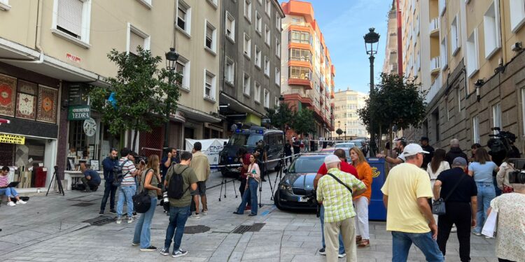 Así comenzó la intervención en el incendio con cuatro muertos en Vigo y así logró el padre salvar a una hija