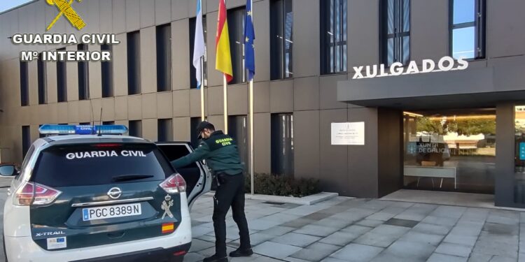 Detenido en O Rosal por falsificar una factura para evitar una multa y un certificado de discapacidad para aparcar