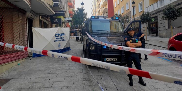 El incendio de Vigo movilizó a todos los bomberos disponibles, 17, cifra por debajo del mínimo