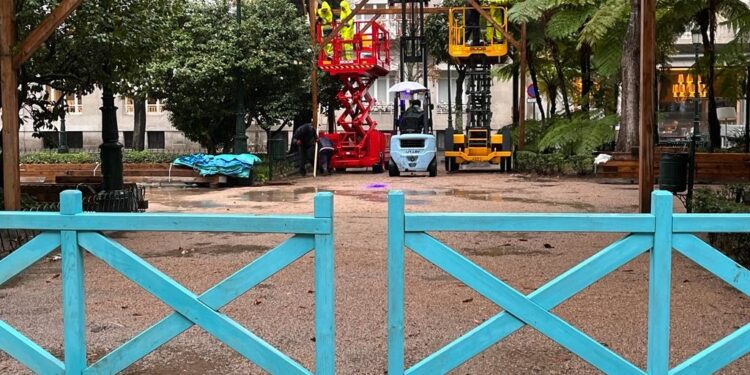 La Navidad de Vigo retoma su montaje: en marcha el mercado de la Alameda y el Palacio de Policarpo Sanz