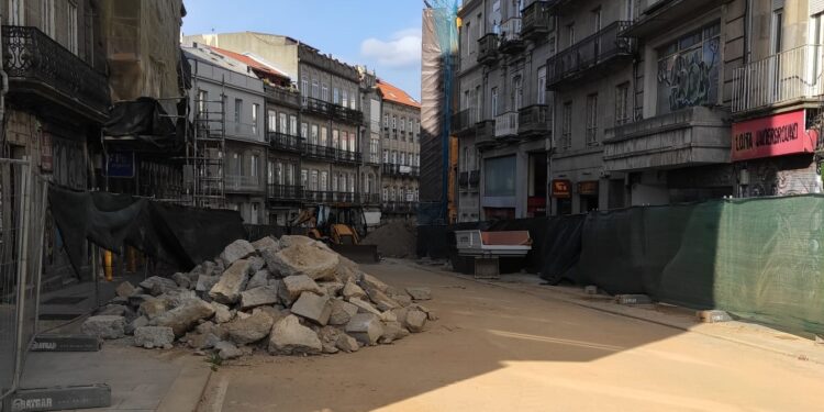 Aparecen nuevos restos de casas en la calle Elduayen, que serán analizados por arqueólogos