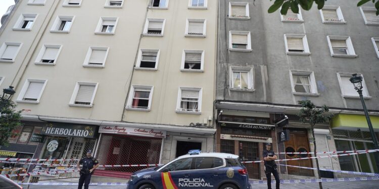 Dado de alta otro de los heridos en el incendio de Vigo, mientras que cuatro continúan en la UCI