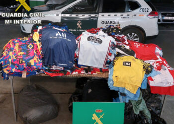 Siete comerciantes al banquillo acusados de falsificar y distribuir reconocidas marcas textiles