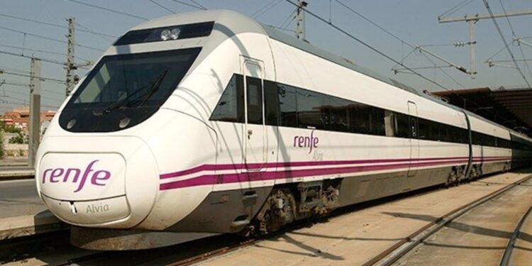 Renfe refuerza con más de 1.000 plazas extra la conexión entre Galicia y Madrid en el puente de octubre