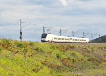 Transportes dice que los trenes Avril llegarán a Vigo “cuanto antes” y la Xunta critica sus “imprecisas” palabras