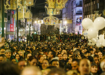 Vigo ilumina su Navidad en la «superliga mundial»: Mariah Carey, confeti y megaestrella