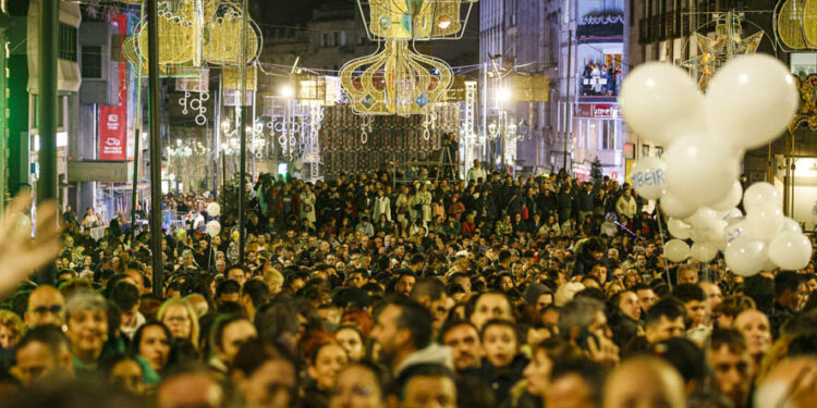 Vigo ilumina su Navidad en la «superliga mundial»: Mariah Carey, confeti y megaestrella