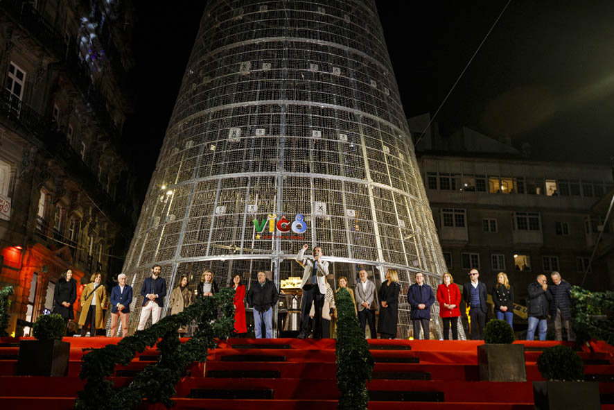 Vigo ilumina su Navidad en la «superliga mundial»: Mariah Carey, confeti y megaestrella