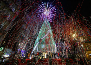 Vigo ilumina su Navidad en la «superliga mundial»: Mariah Carey, confeti y megaestrella