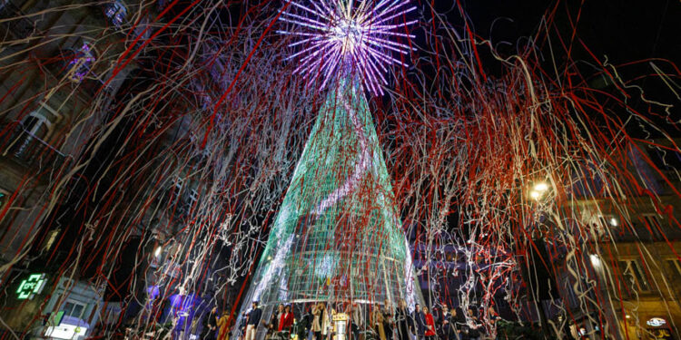 Vigo ilumina su Navidad en la «superliga mundial»: Mariah Carey, confeti y megaestrella