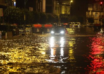 El cielo se abrió sobre Vigo: inundaciones, cortes de luz y caídas de árboles por una tromba de agua