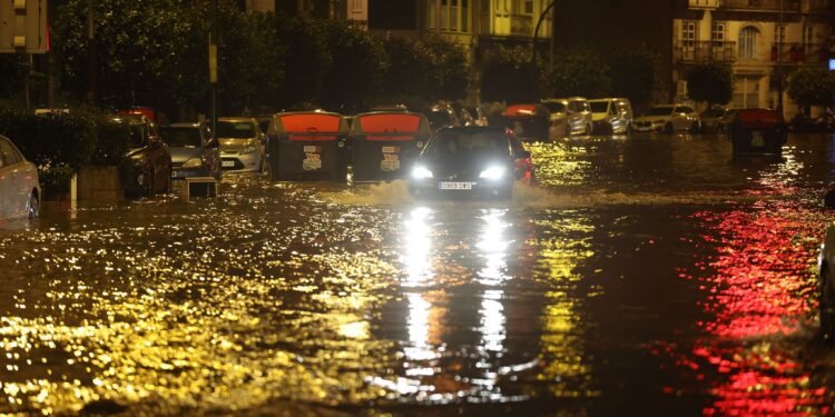 El cielo se abrió sobre Vigo: inundaciones, cortes de luz y caídas de árboles por una tromba de agua