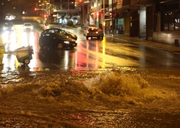 El cielo se abrió sobre Vigo: inundaciones, cortes de luz y caídas de árboles por una tromba de agua